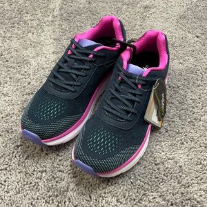 NWT Women's Avia athletic shoes size 9